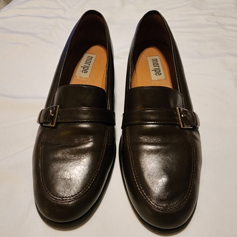Women's Maripe Brown Leather Slip-On Loafers w/ buckle & low 3/4" heel. Size:10